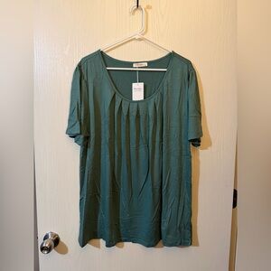 Women’s Green Flowy Pleated Top Size 3XL NWT